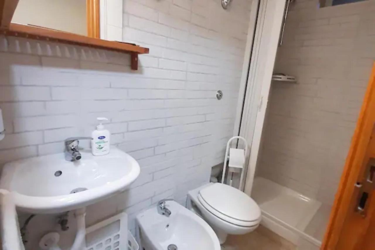 Holiday House Nel Cuore Di Bari Exterior foto